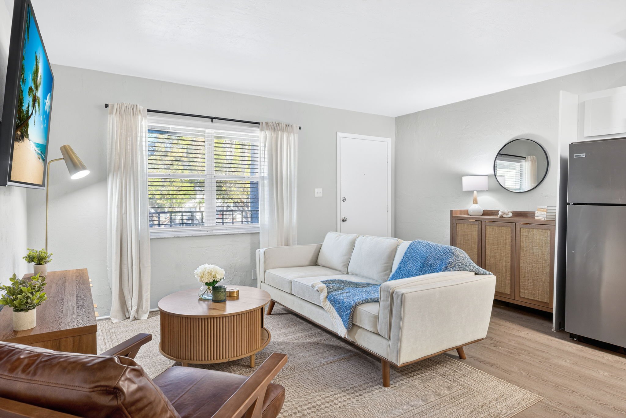 33-Living Room 3.jpg