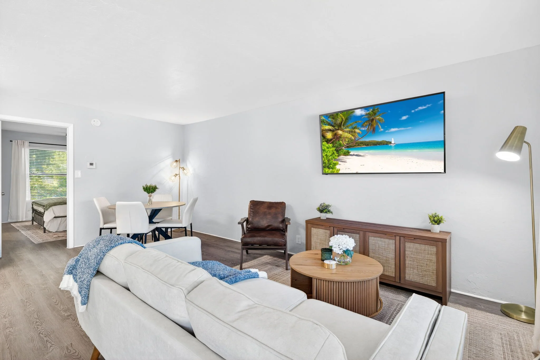 31-Living Room 1.jpg