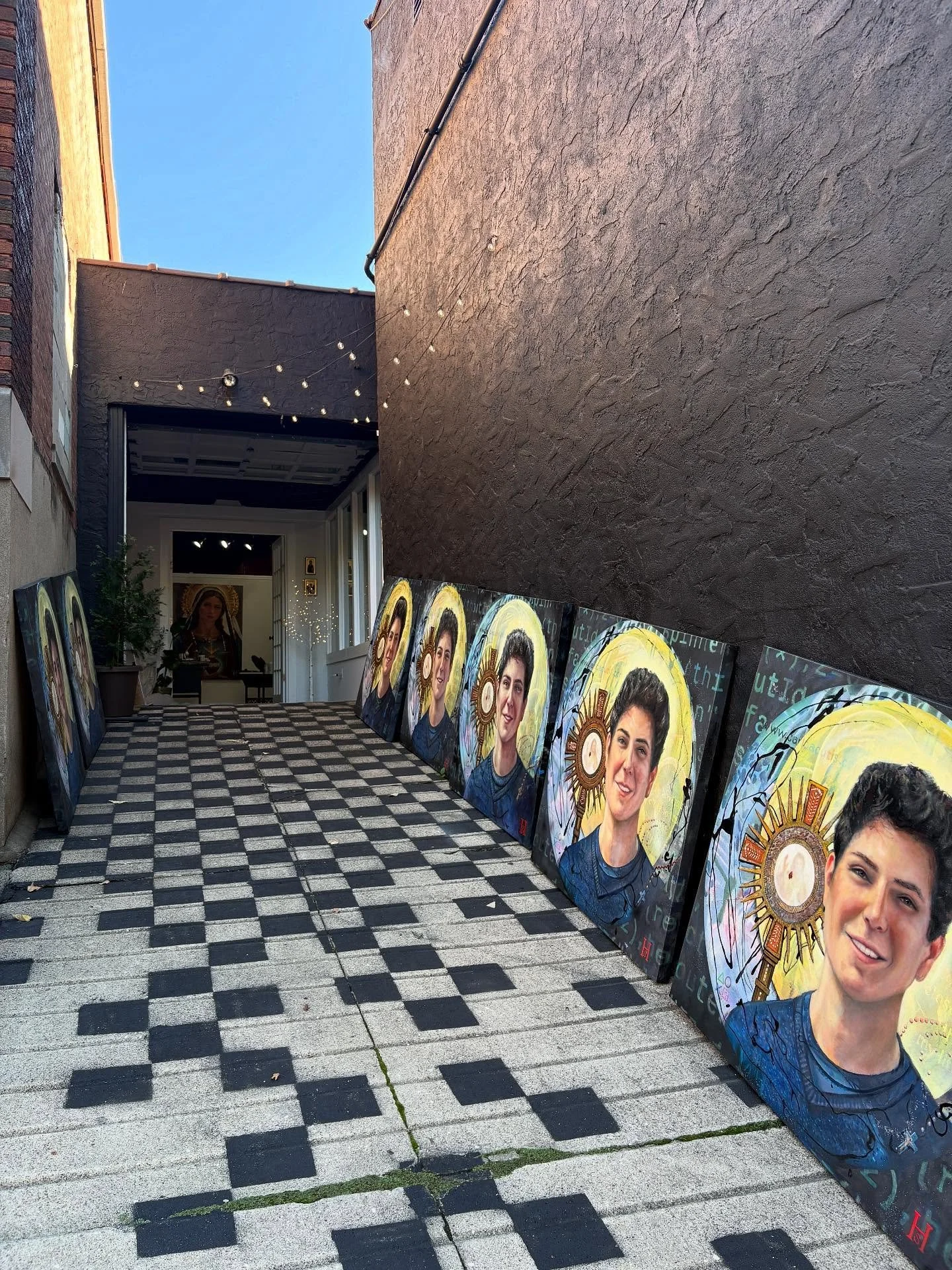 Big day today leading up to St. Carlo's first feast day! This piece was the impetus to getting Morning Star Studio off the ground and our mission is to bring his story and impact to schools around the country. Who wants one? ✨
-------
#sacredart #cat