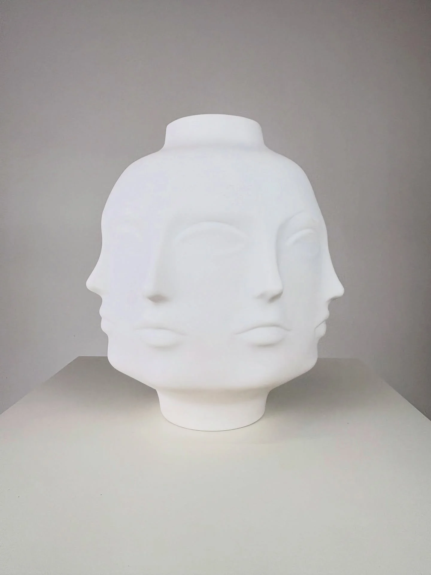 Giant Dora Maar Vase by Jonathan Adler. Contemporary. Pre-owned. 

Available for purchase at mulberryandsecond.com. 

DM for more details or to schedule a showroom appointment.