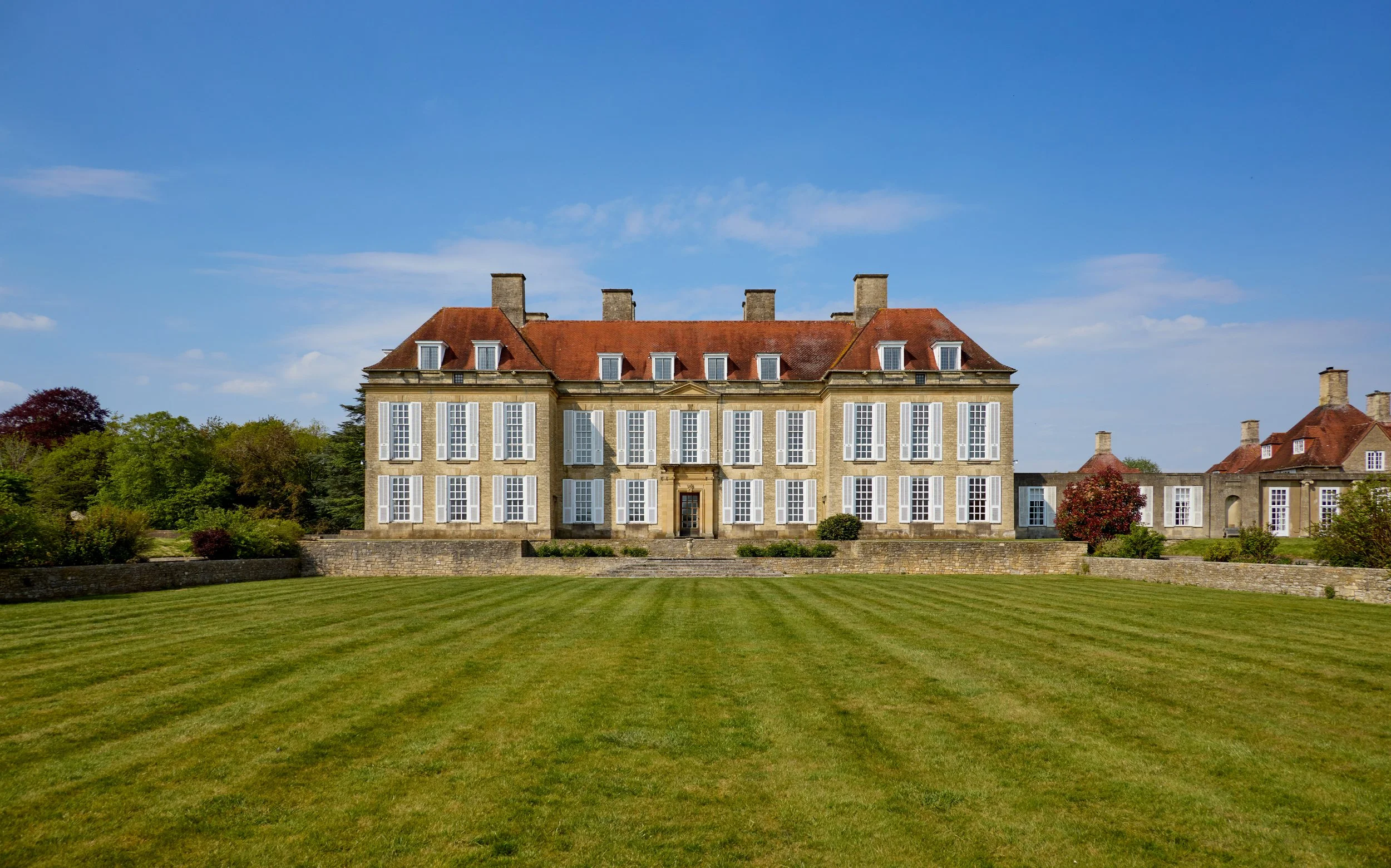 Middleton - Oxfordshire - Photoshoot, film, event, location. Empty period property and estate. Expansive and empty Grade I listed estate in 38 acres. The site comprises the large main house, converted into flats, along with separate lodges, tennis co