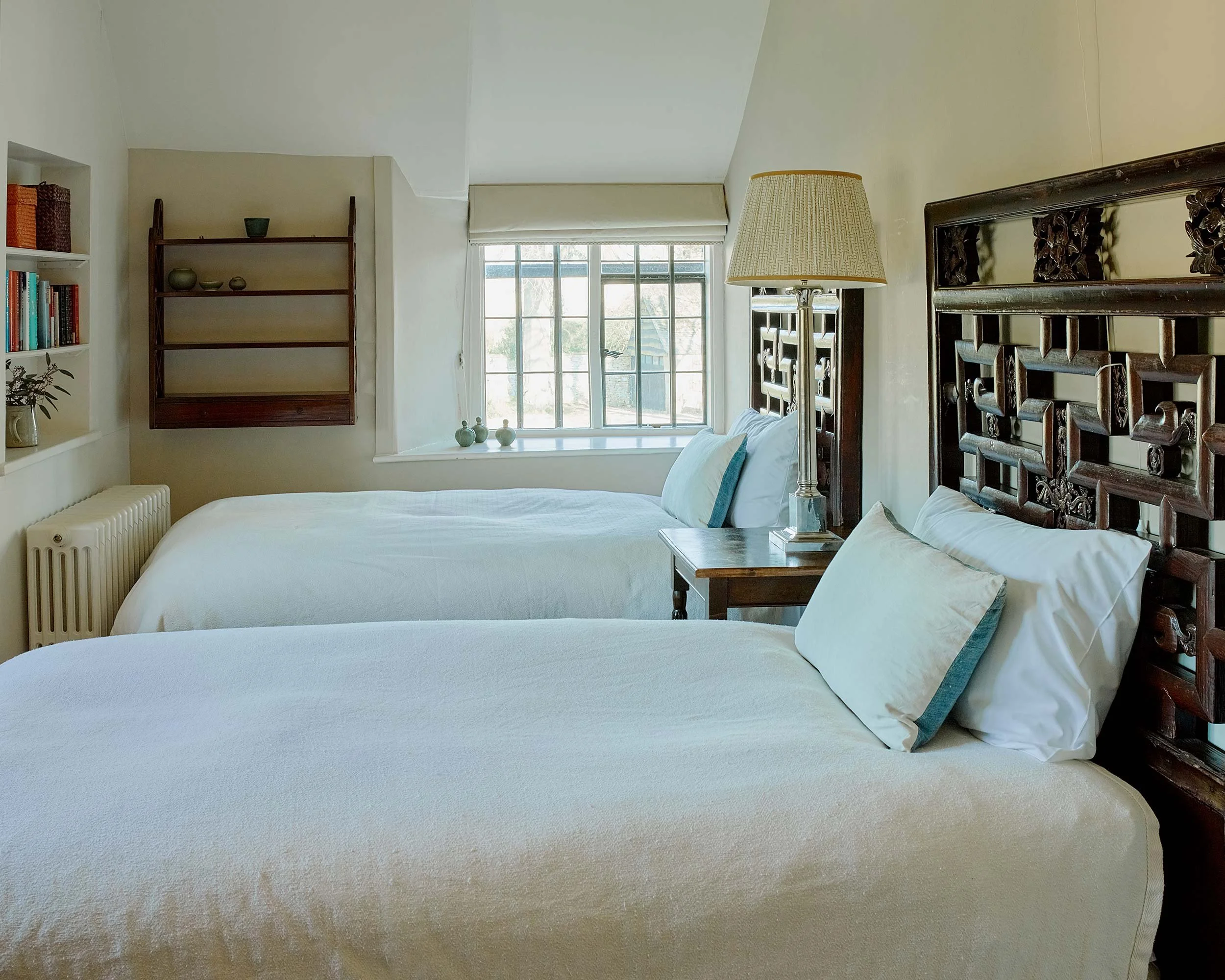 Pye_Corner_Luxury_House_Cotswolds_bedroom_1.jpg
