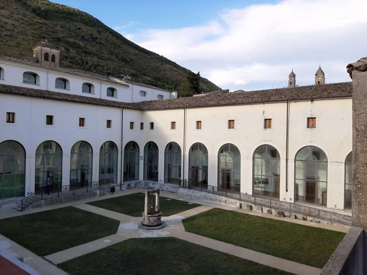 8. surrounding (5).jpg