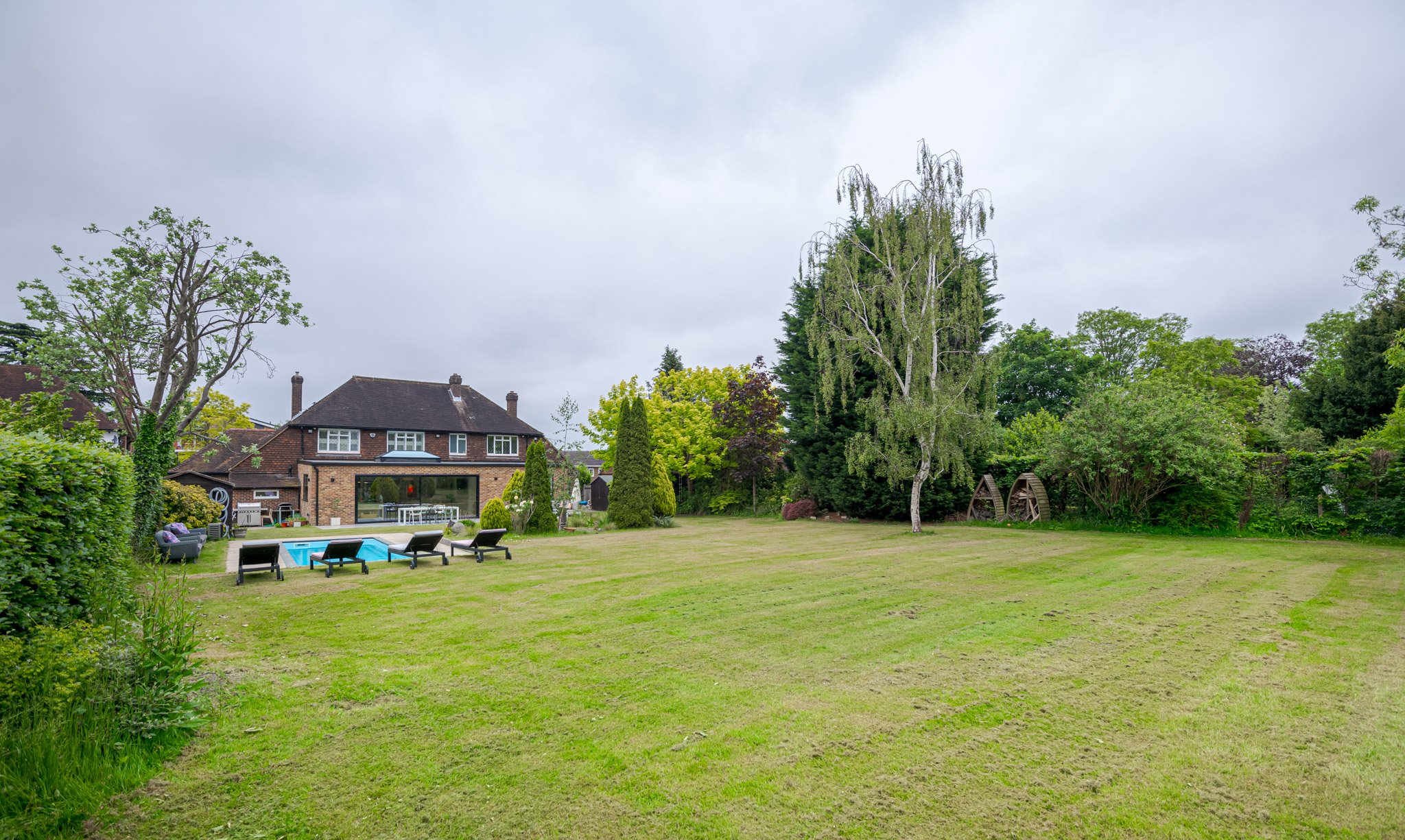 Location Creation: Lawn House: Garden.jpg