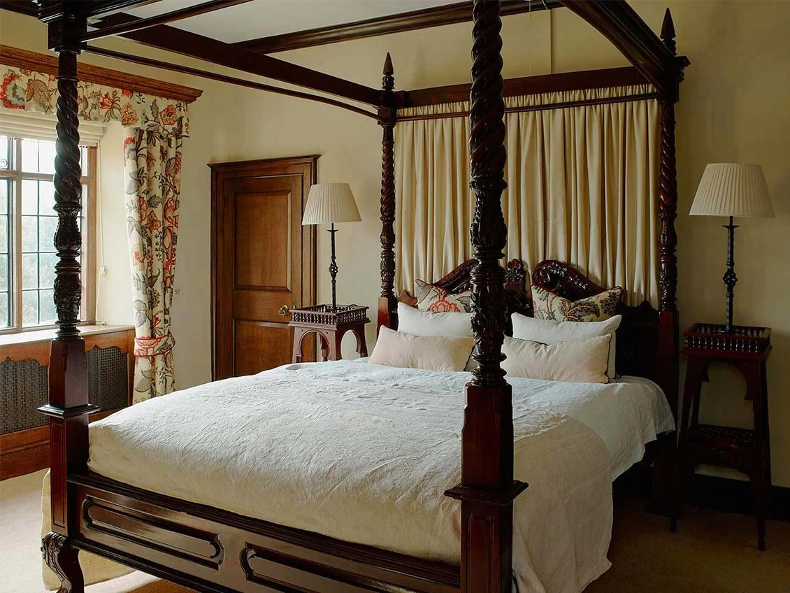Pye_Corner_Luxury_House_Cotswolds_Bedroom_homepage_bright.jpg
