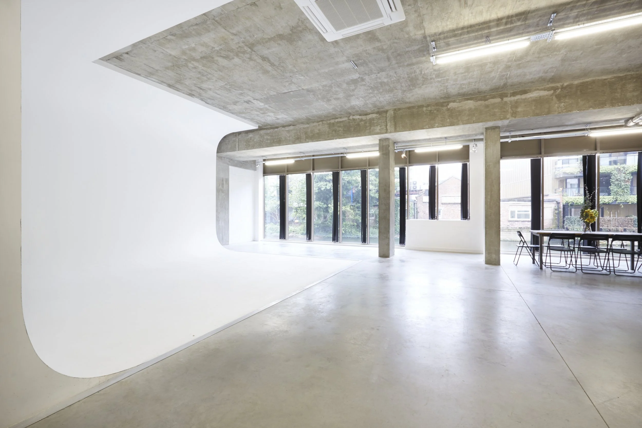 Lock Studios - De Beauvoir - London Photoshoot, film and lifestyle studio.  With cove, black-out space and concrete walls