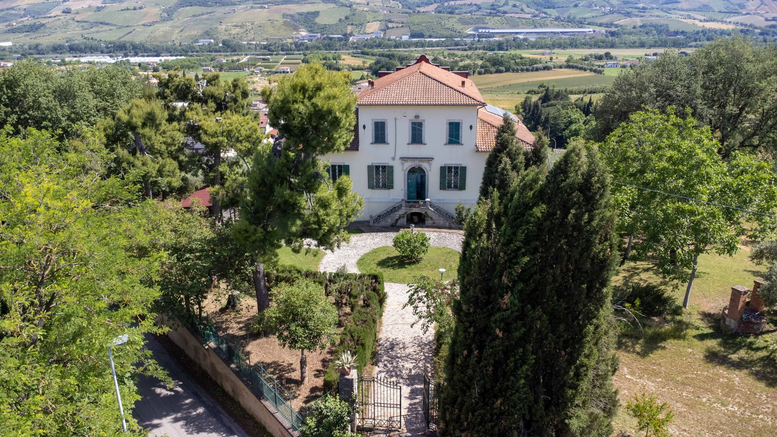 1. exteriors (2).jpg