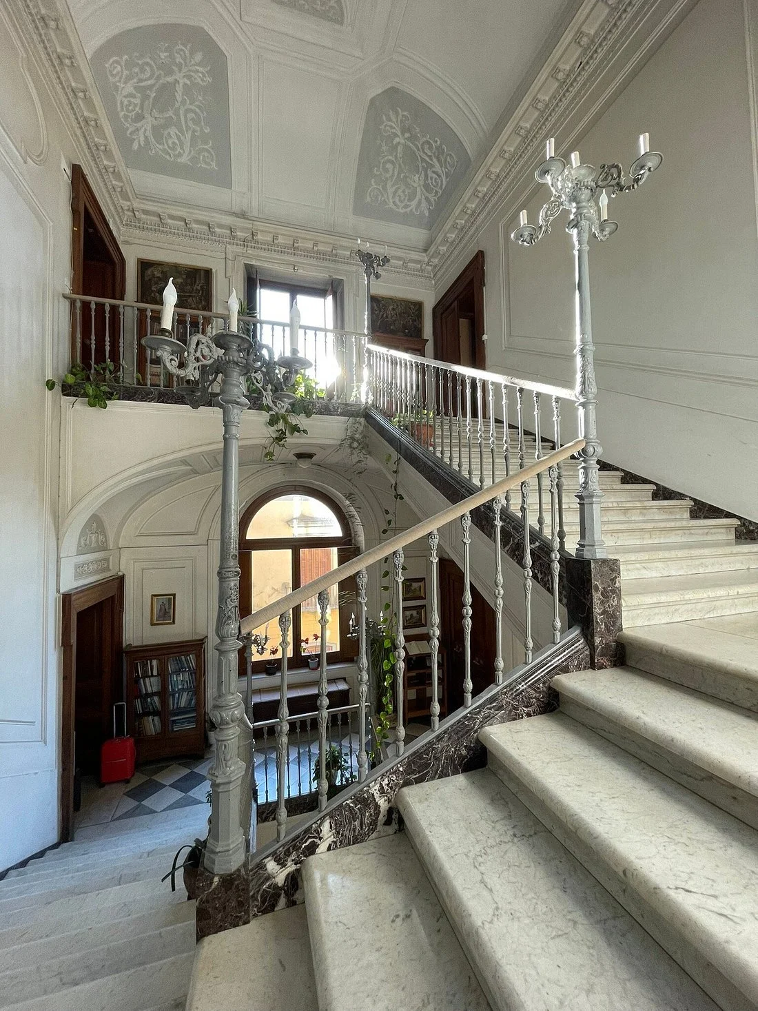 6. staircase (3).jpg
