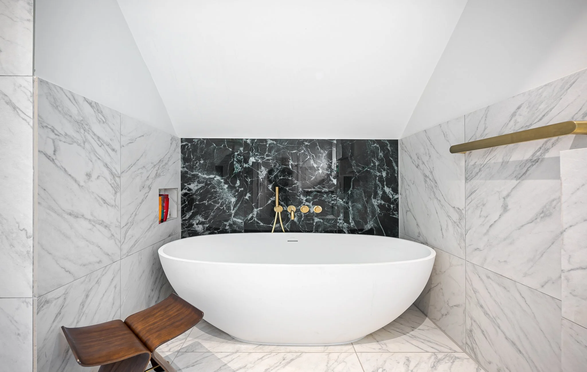 Location Creation: Lawn House: bathroom (1).jpg