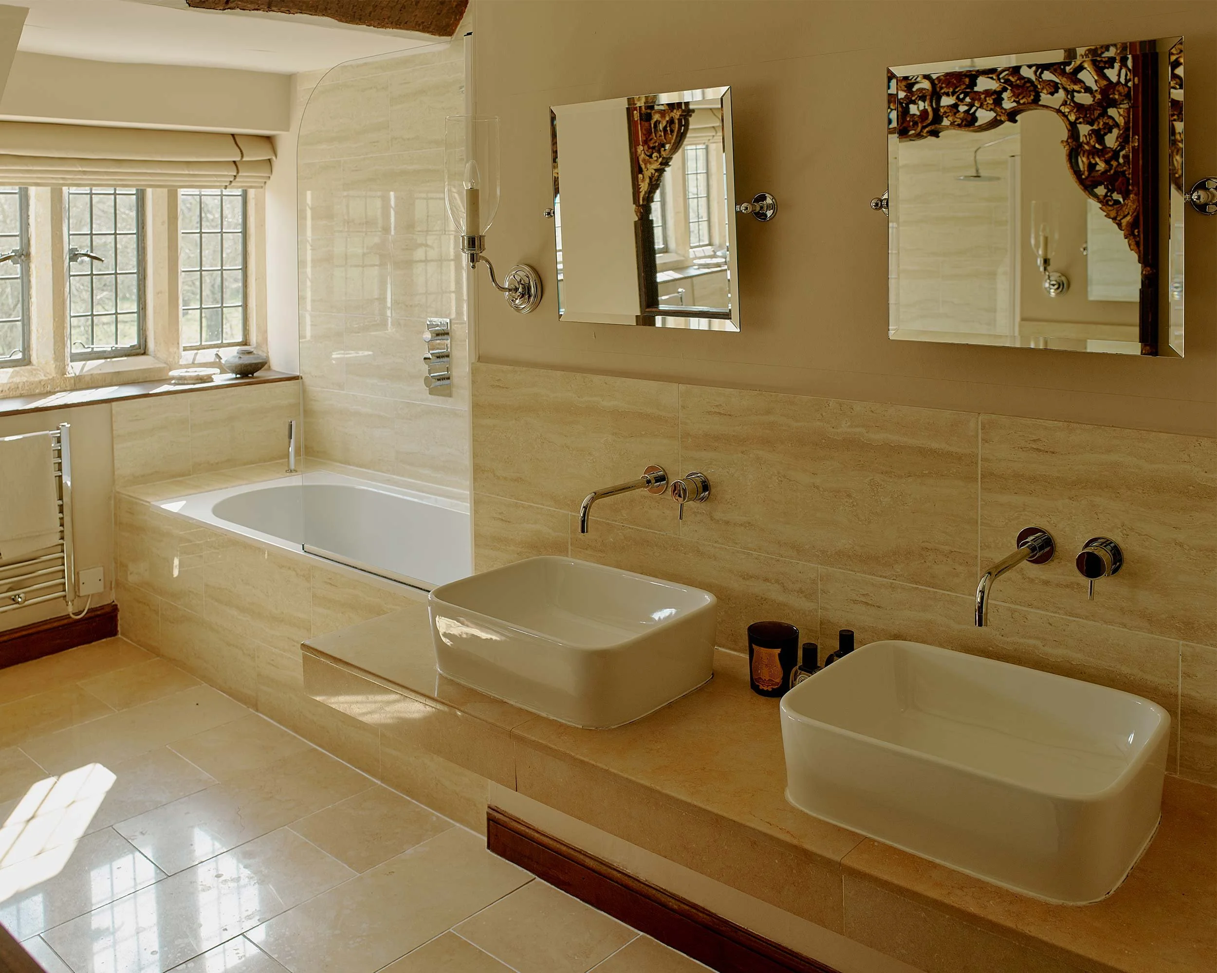 Pye_Corner_Luxury_House_Cotswolds_bathroom_1.jpg