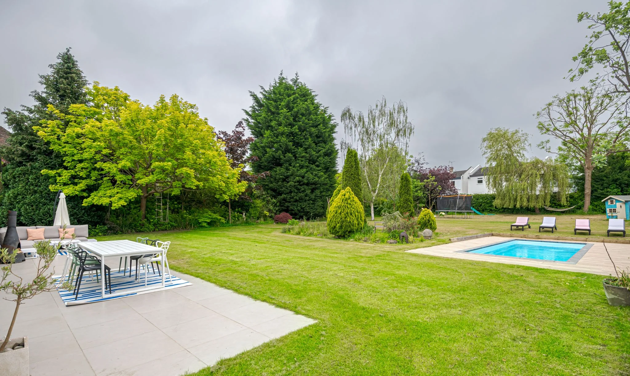 Location Creation: Lawn House: Garden .jpg