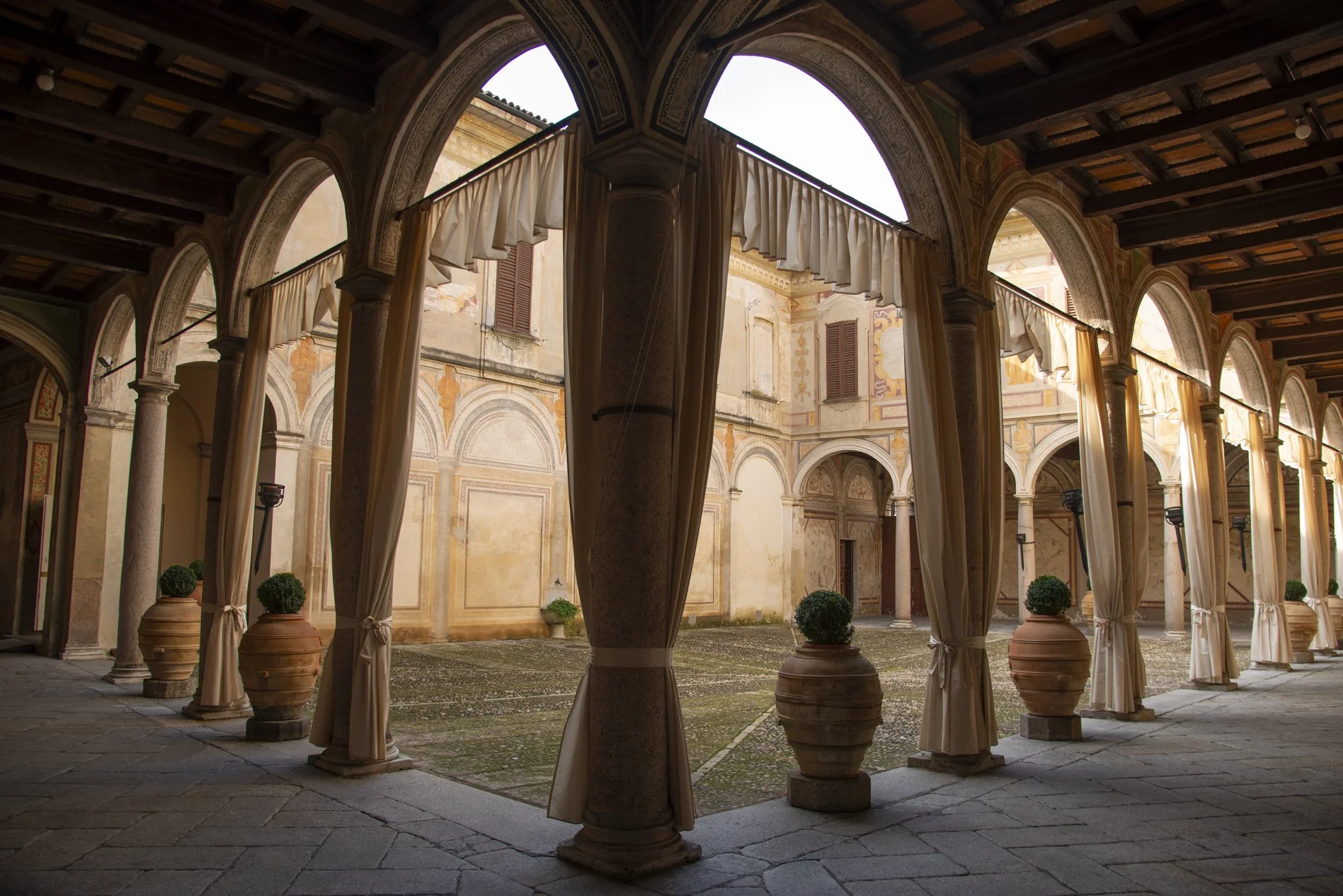 Palazzo Gandini -   Italian palazzo Photoshoot and film location near Milan with courtyard and stairs