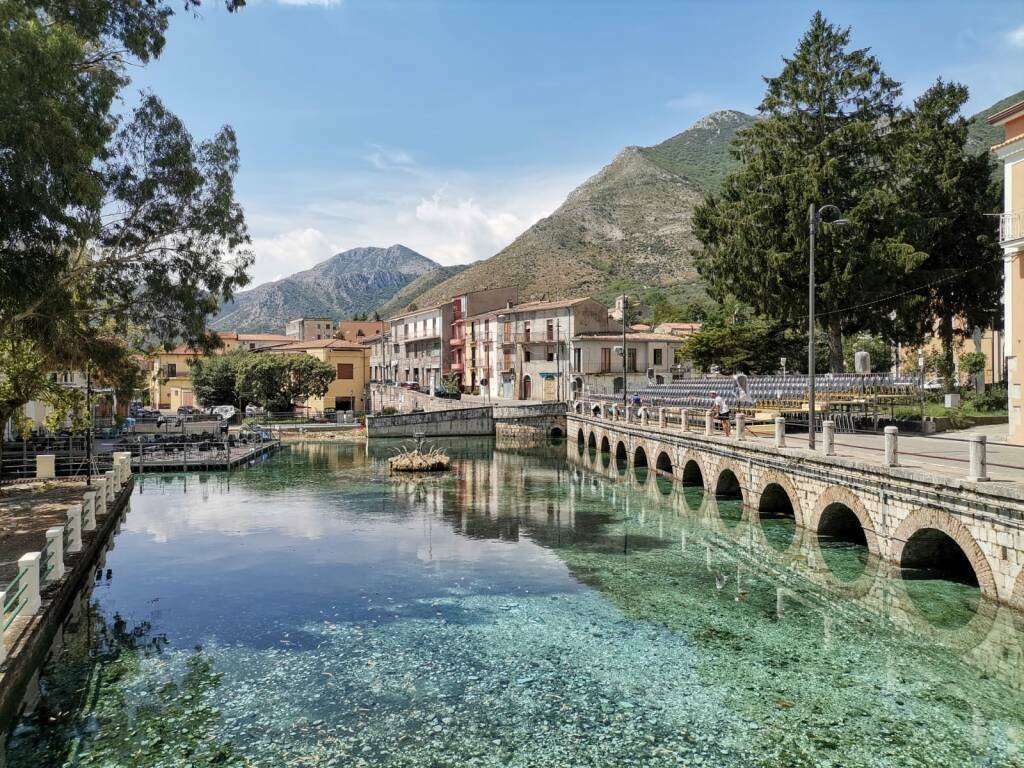 8. surrounding (1).jpg