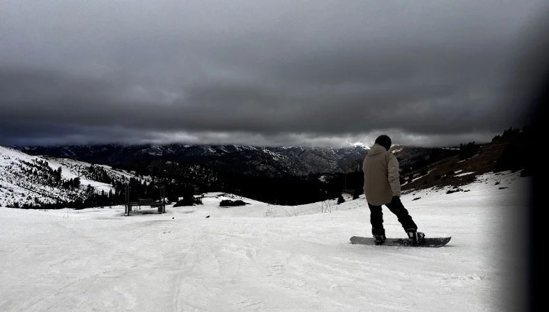 BizFix founder, Oliver Smith snowboarding in Mammoth