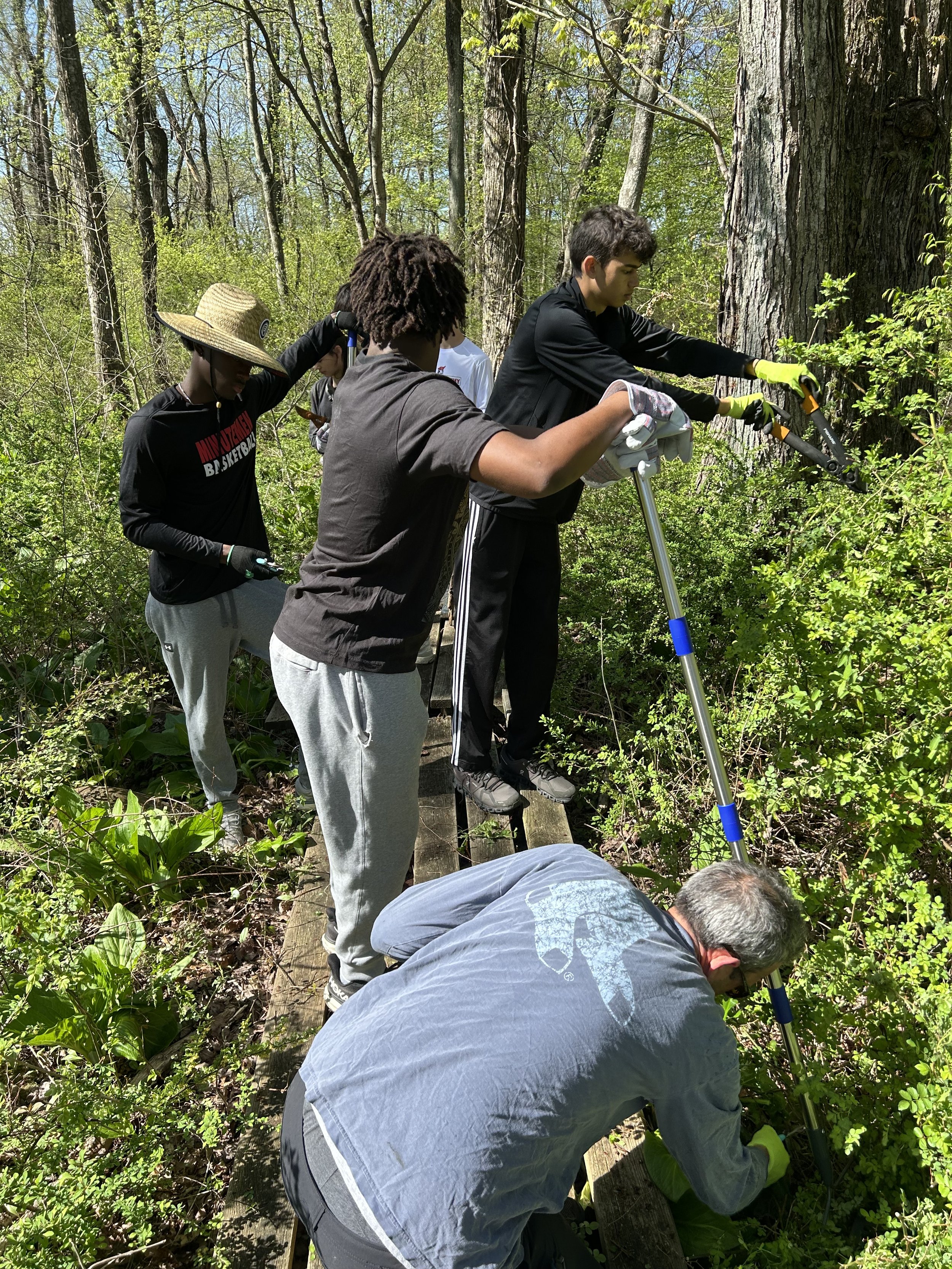 Livgreen Supports Newark Academy Cedar Ridge Trail Clean-up