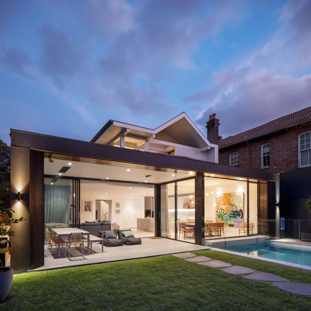 Custom-designed home in downtown Toronto – complete design-build service by local contractors