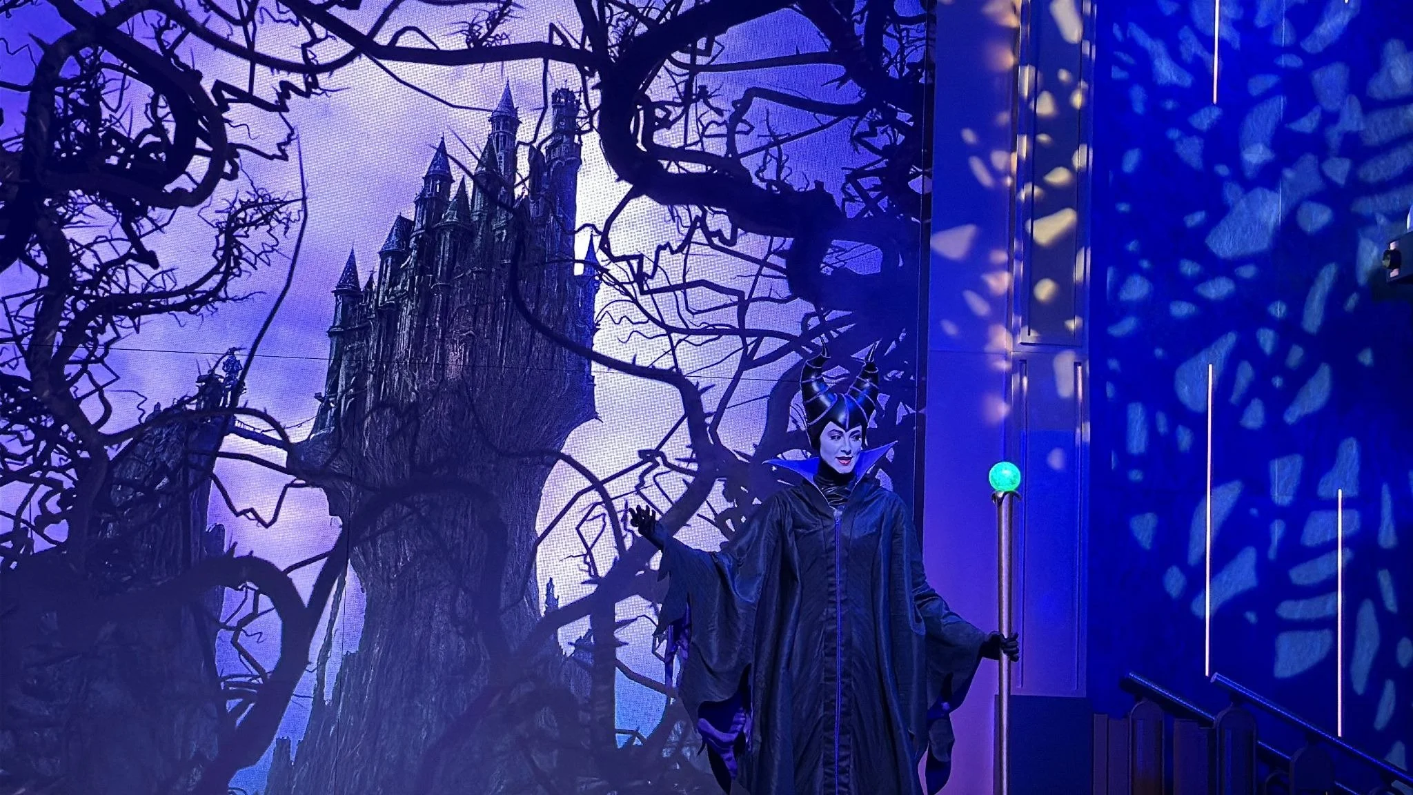 photosvideo-under-her-spell-a-maleficent-encounter-3.png