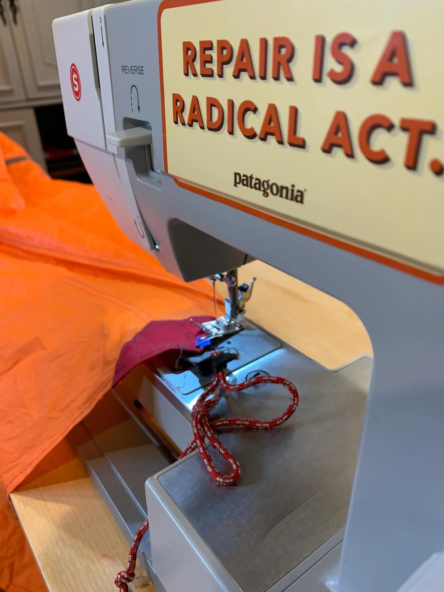 As one season starts the other comes to an end. ⛺️🏂Now is the perfect time to get your camping gear ready for summer and to fix your winter gear before you put it away. Win win! 
#frontiergearrepair #gearfix #sewingrepairs #camping #fernie