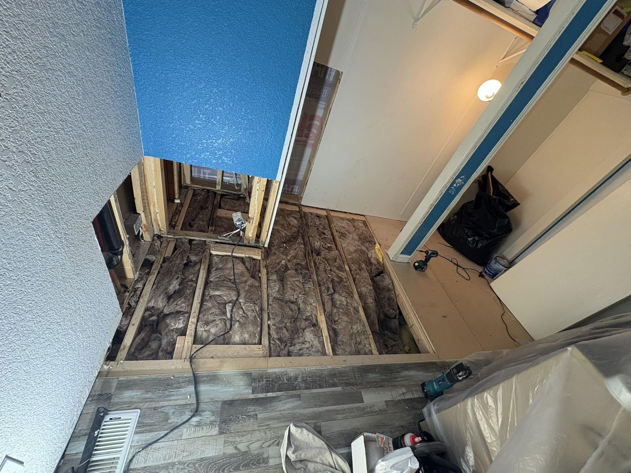 Drywall Plaster Carpenter Woodworking Millwork Restoration Flood Fire Water Damage Remodel Repair Tape Mud Texture Paint Restore Walls Clean Contractor Snohomish Everett Arlington Marysville Camano Harbor Lake Stevens Sedro Wolley Concrete Framing