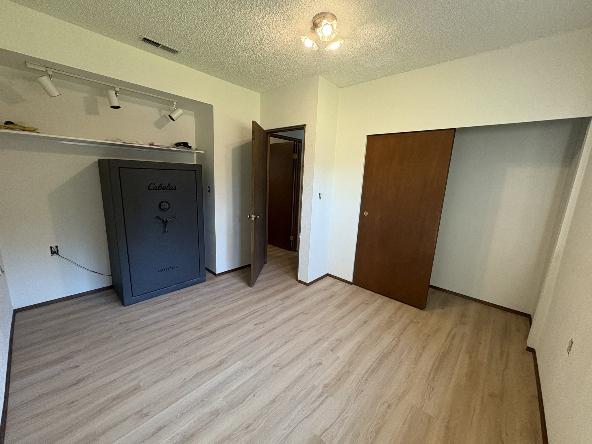 Drywall Plaster Carpenter Woodworking Millwork Restoration Flood Fire Water Damage Remodel Repair Tape Mud Texture Paint Restore Walls Clean Contractor Snohomish Everett Arlington Marysville Camano Harbor Lake Stevens Sedro Wolley Concrete Framing
