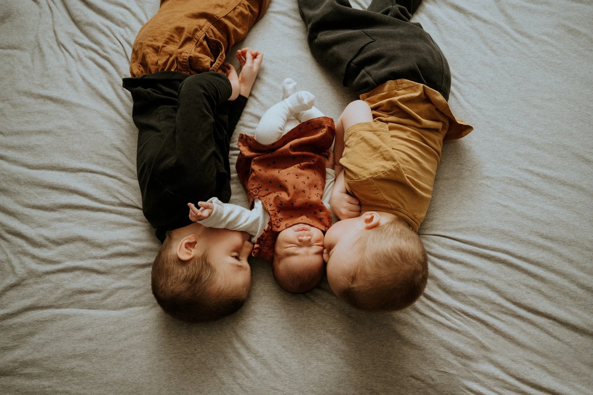 Fratrie, enfants, frères et soeur, bébé, nouveau-né