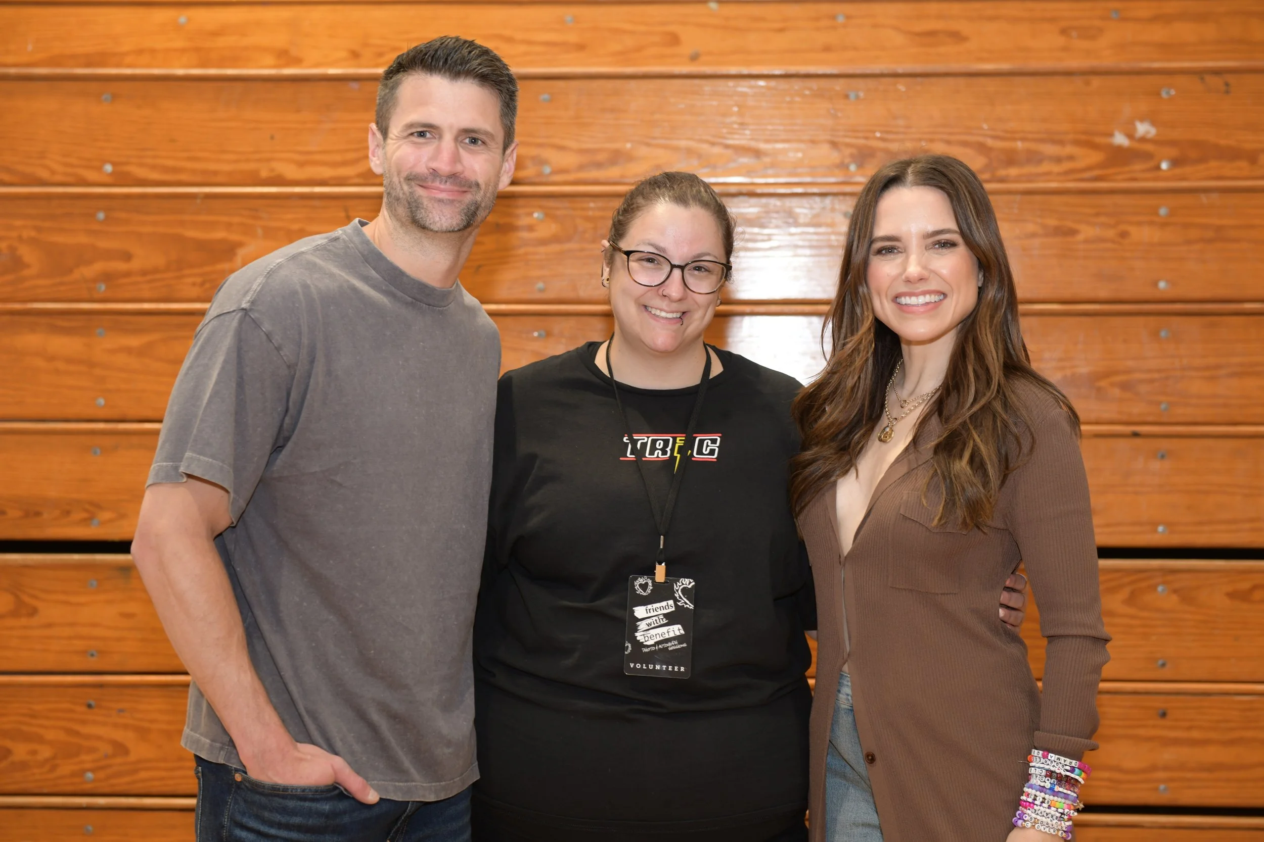 Membre du casting de One three hill ou les Frères Scott, photographe passionnée portant le chandail TRIC et bénévole pour l'évènement