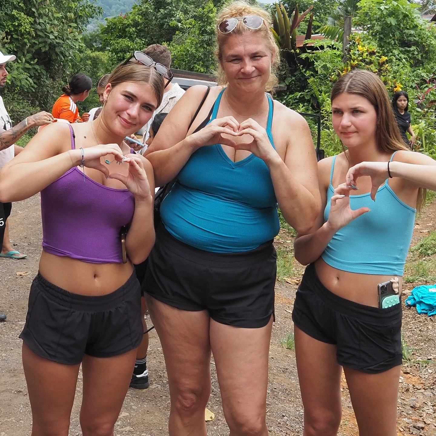 Nuestro objetivo primordial es llevar tacos de futbol a comunidades dentro de Costa Rica con accesos limitados.
 Tash, Casey y Noey, quienes ya llevan 5 a&ntilde;os siendo de incre&iacute;ble ayuda para TacosForTicos nos ense&ntilde;an a cambiar vida
