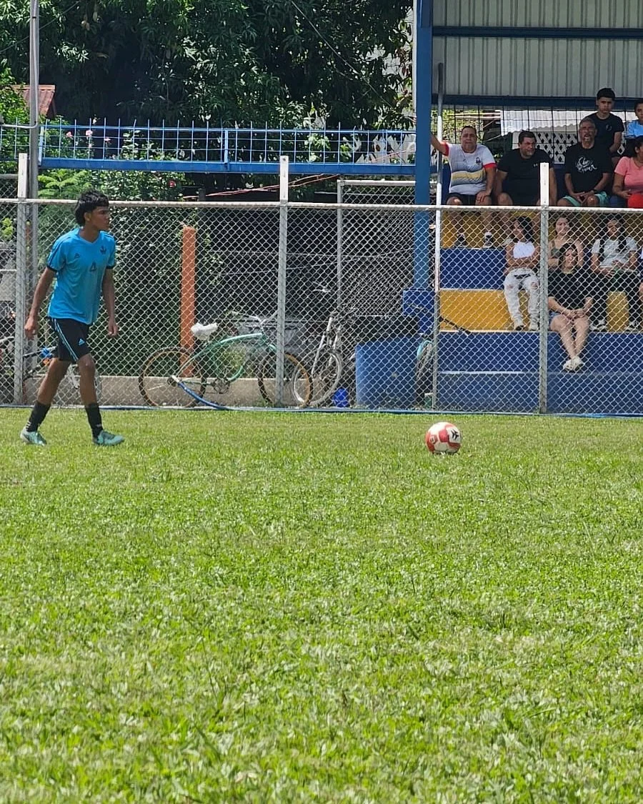 📣💫 Joven promesa del f&uacute;tbol:
 &iexcl;Kervin Ariel Rodr&iacute;guez Mojica! 

Con tan solo 14 a&ntilde;os, Kervin Ariel Rodr&iacute;guez Mojica es un ejemplo de dedicaci&oacute;n y pasi&oacute;n por el deporte. 💪 Este talentoso joven de Sard