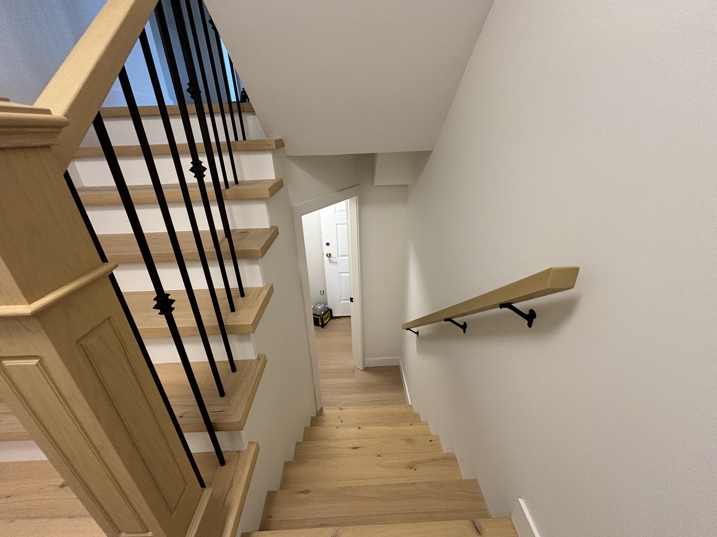 COSTELO ESCALERAS BM LISTAS.jpeg