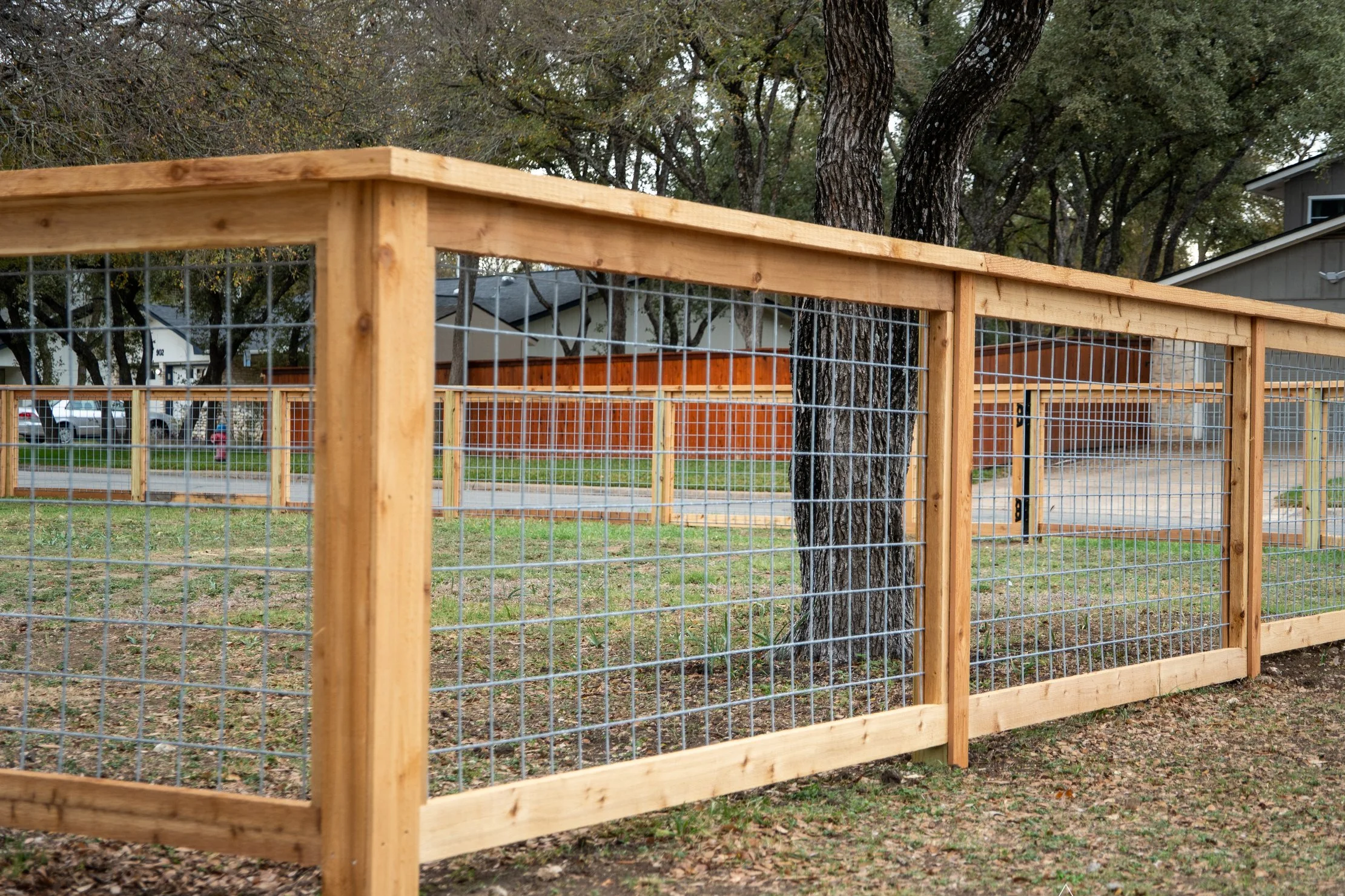 BULL PANEL, CATTLE PANEL, HOG PANEL, BULL PEN: WHAT'S THE DIFFERENCE?