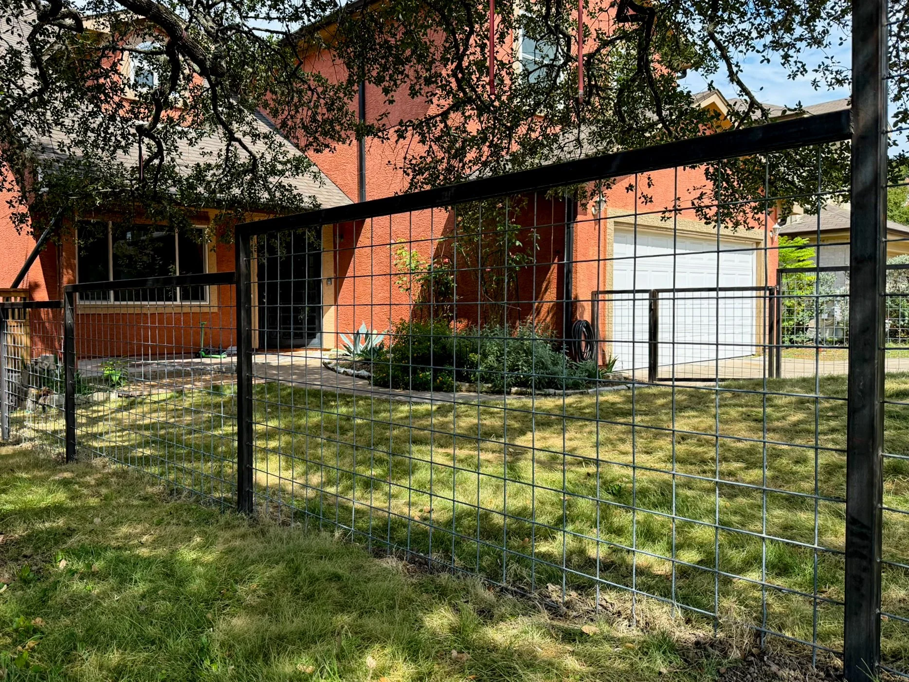 Steel framed bull panel around an Austin, TX front yard