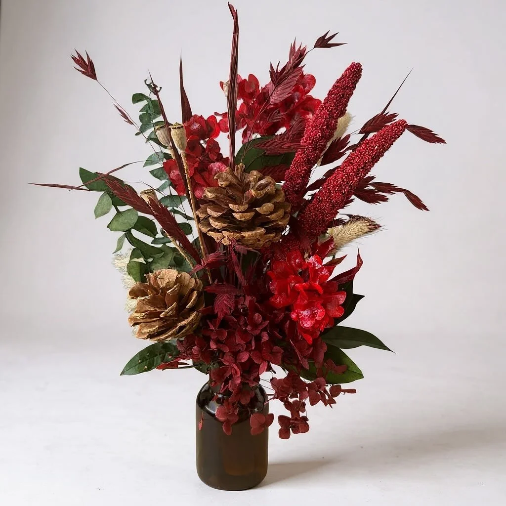 Only 16 weekends left till Christmas 😳 Don&rsquo;t worry, we&rsquo;ve got your gifting sorted &mdash; flowers + candles = stress free 🎄 #LittleJackCo #gift #christmas #brisbane