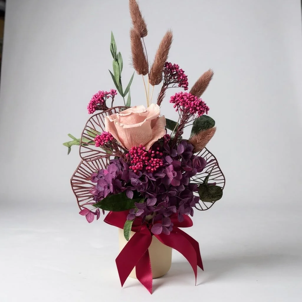 Little Isobel 🤍
A romantic blend of preserved blooms in deep berry and blush tones, finished with a soft ribbon detail.
Designed to be treasured long after the moment has passed.

Everlasting. Thoughtful. Beautifully gift boxed.