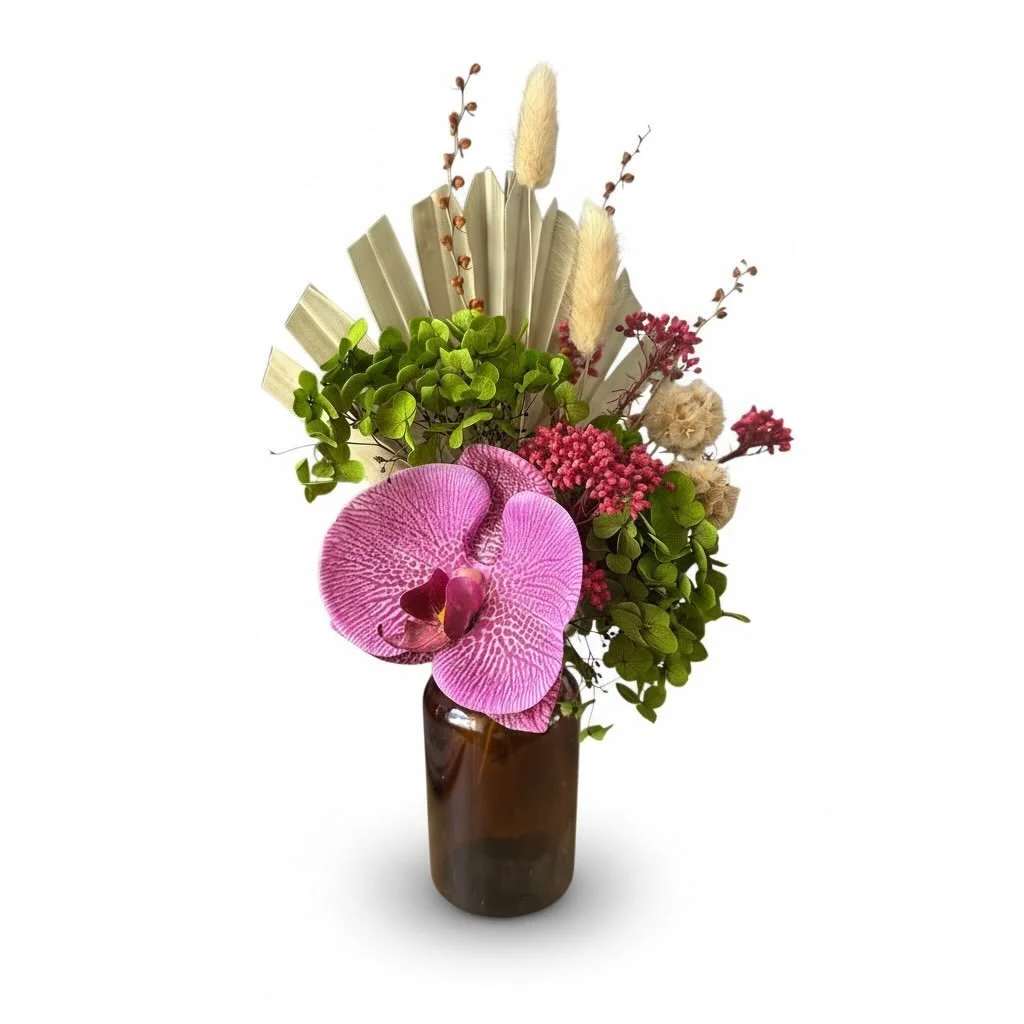 Meet Little Harper 🤍
A modern arrangement featuring a statement silk orchid paired with preserved hydrangea and textural dried details, designed in our signature amber vase.

Long-lasting beauty, zero maintenance.