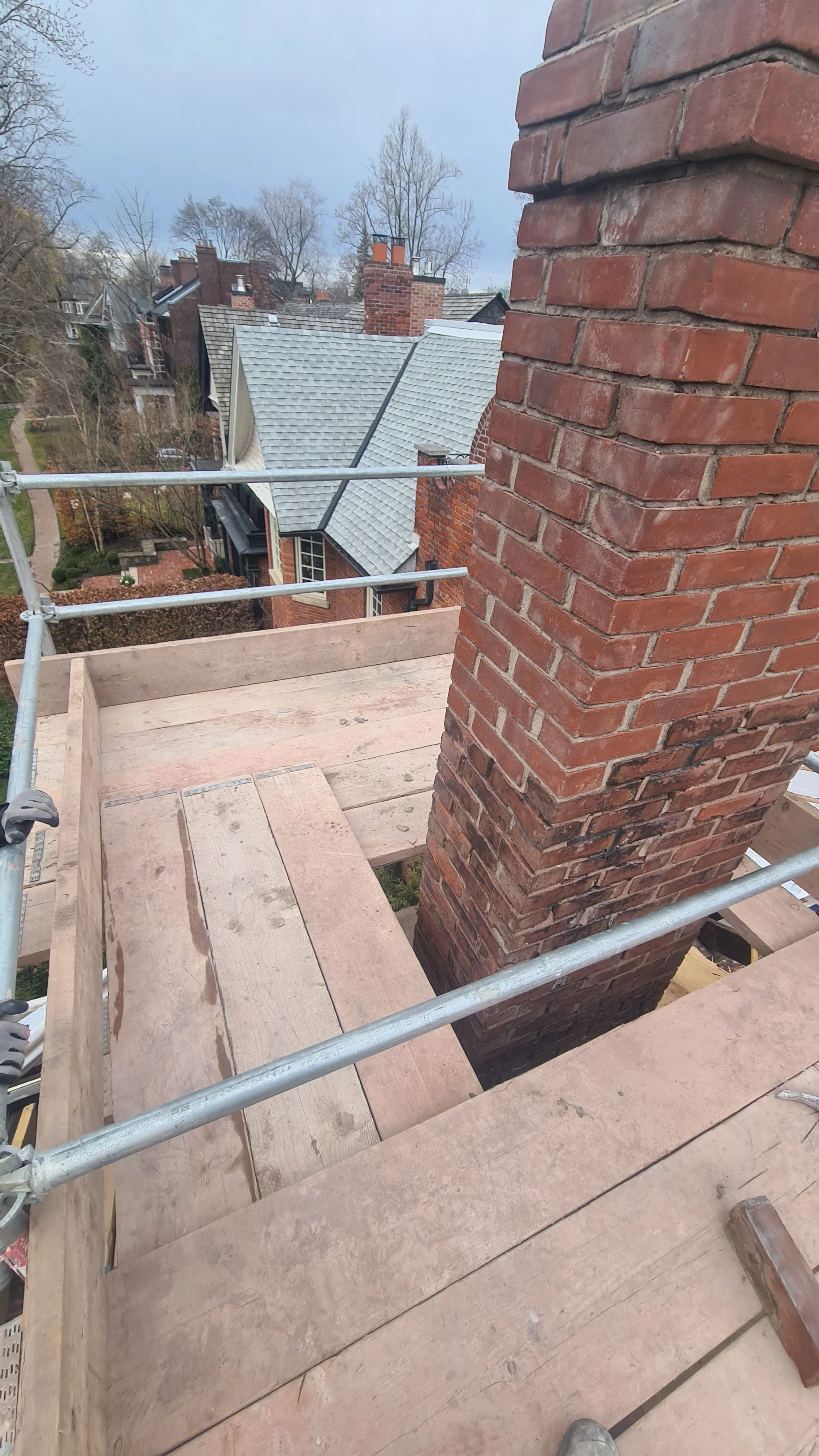 This chimney has been incorrectly rebuilt and need returning back to its original appearance.