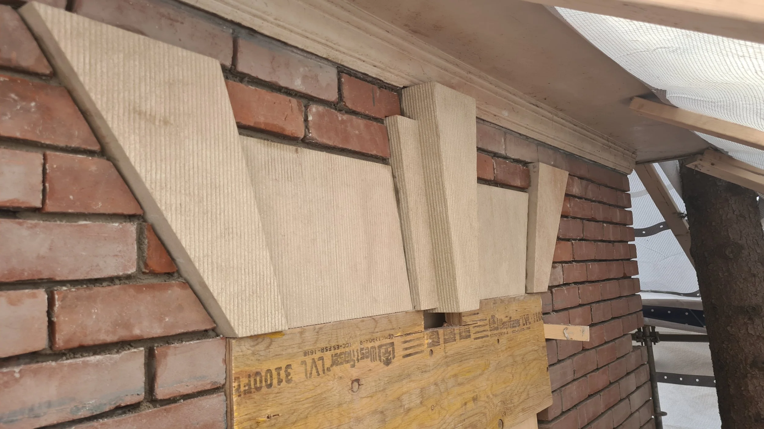 Beautiful sandstone with a tooled raked finish to match the original exactly.