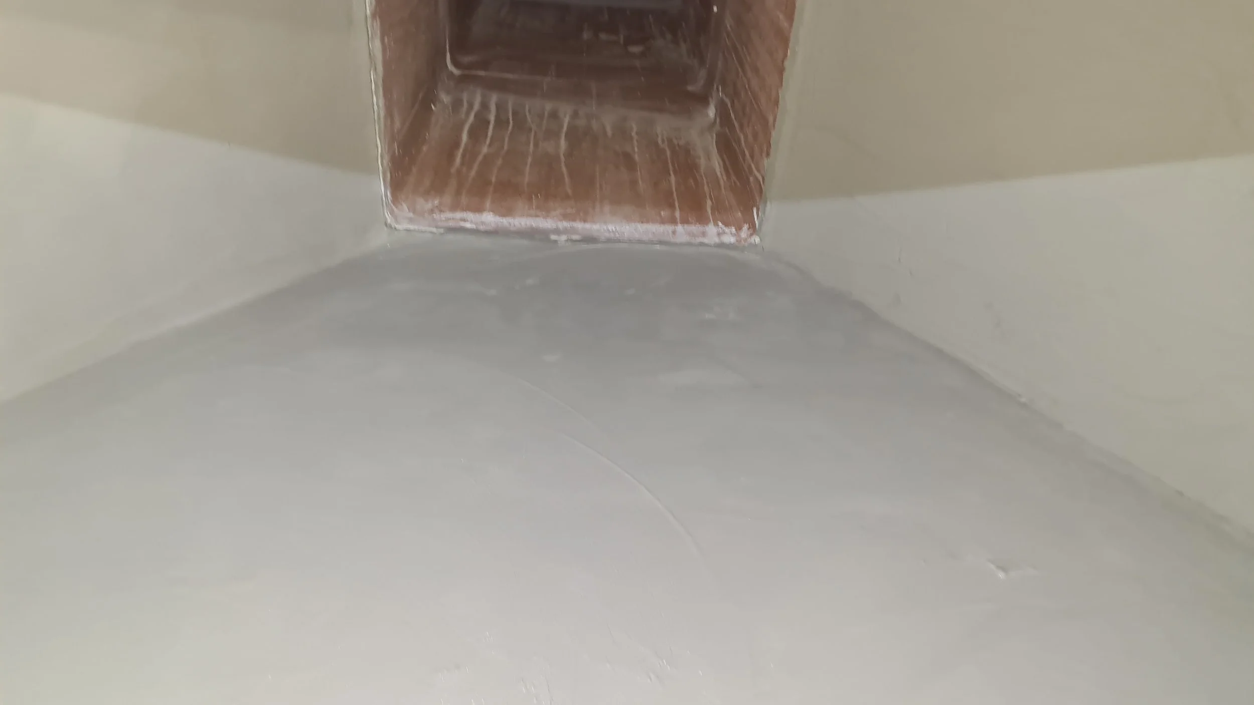 A perfectly smooth smoke chamber, essential for the fireplace to work efficiently. 