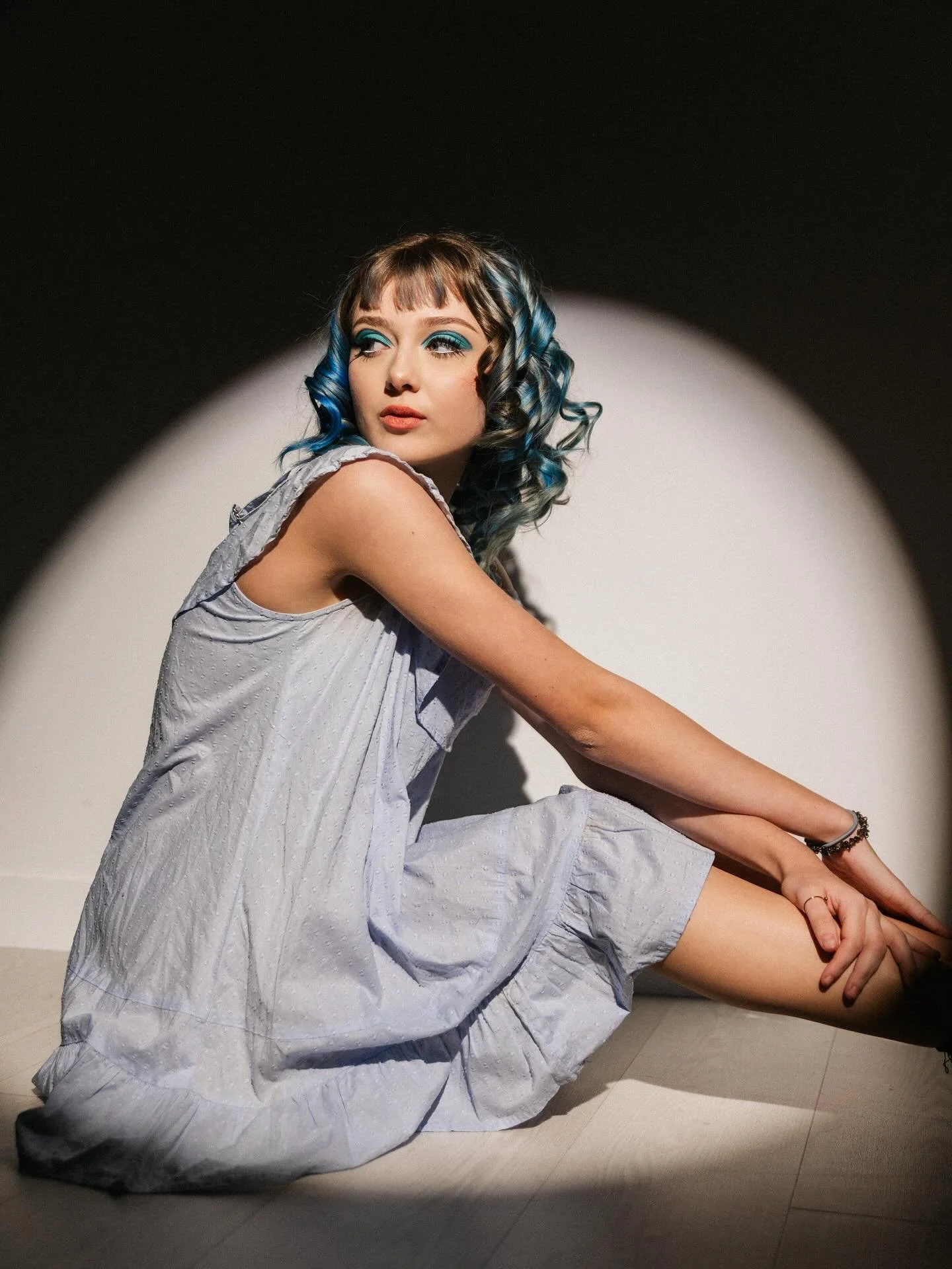 Spotlights, amazing makeup &amp; @lilly_dehn 🧸🪩