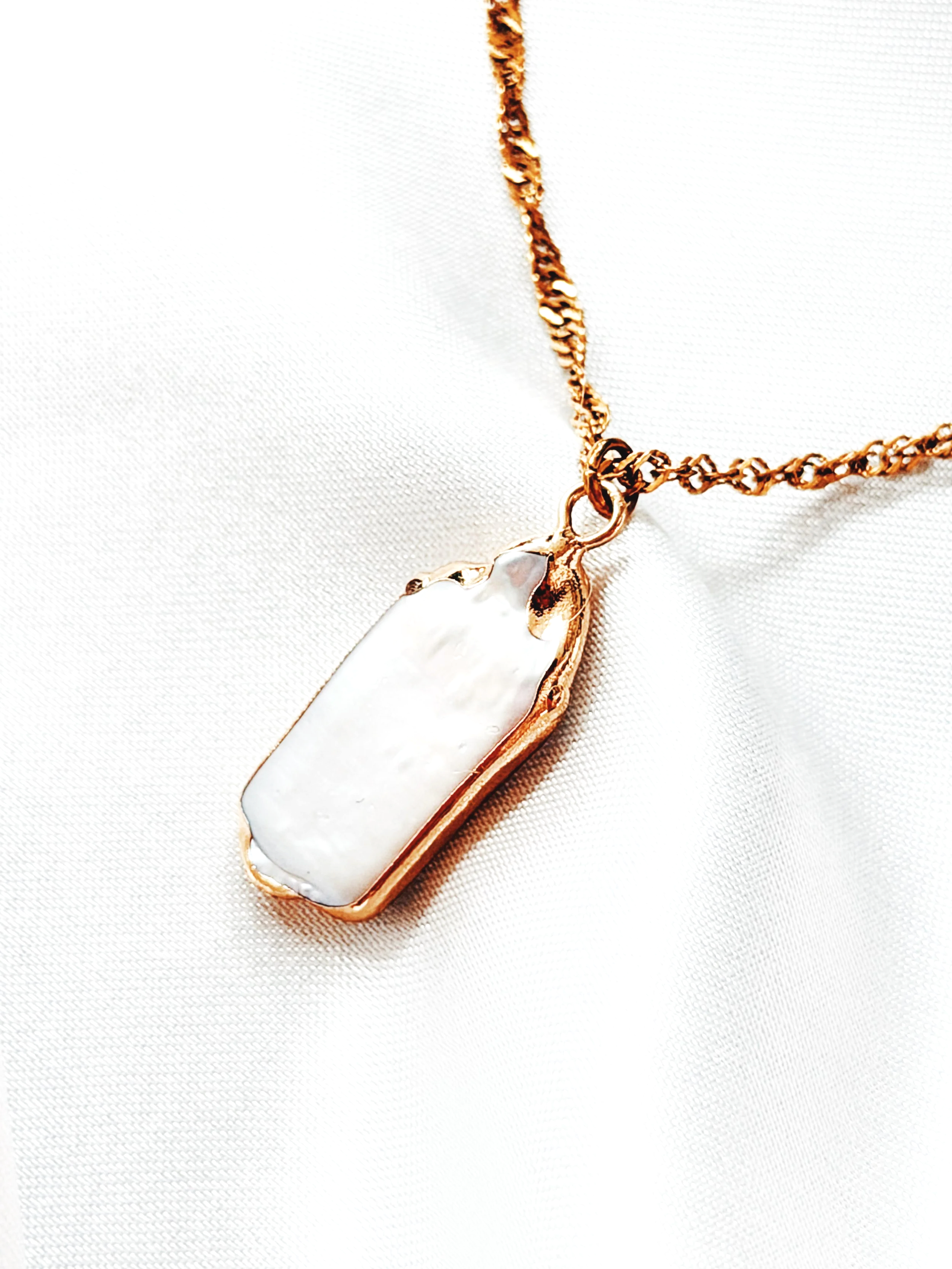 Salty Pearl Pendant Necklacce