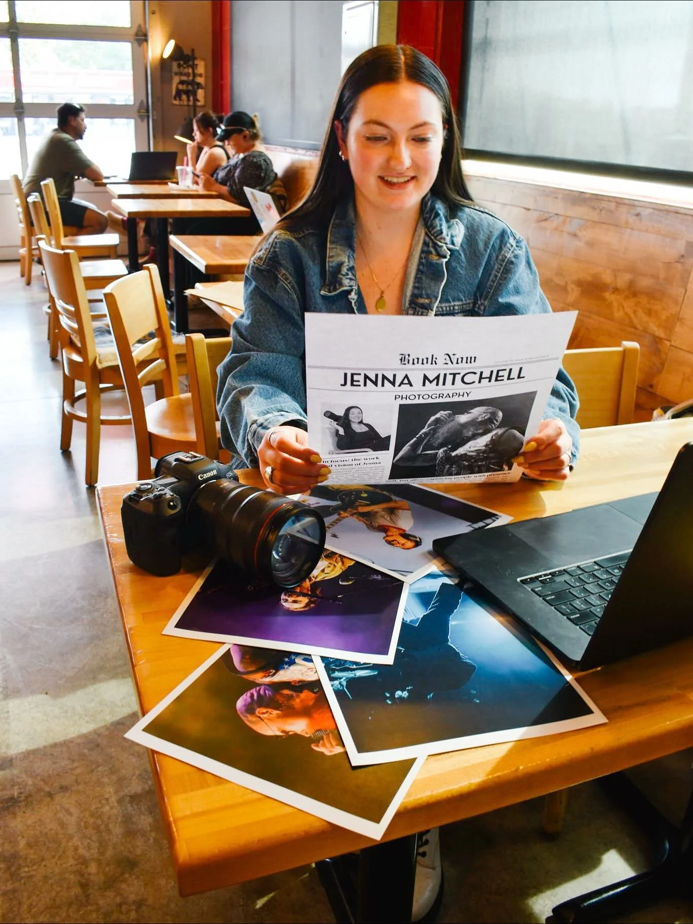 Say hello to @jennamitchell.photography ! Fun fact Jenna was the 1st ever photographer to do a team photo shoot for Aura magaziine! So of course we needed to spotlight her and show some love to one of our day ones 💕🫶
📸: @t.marie.smith
#aurasp