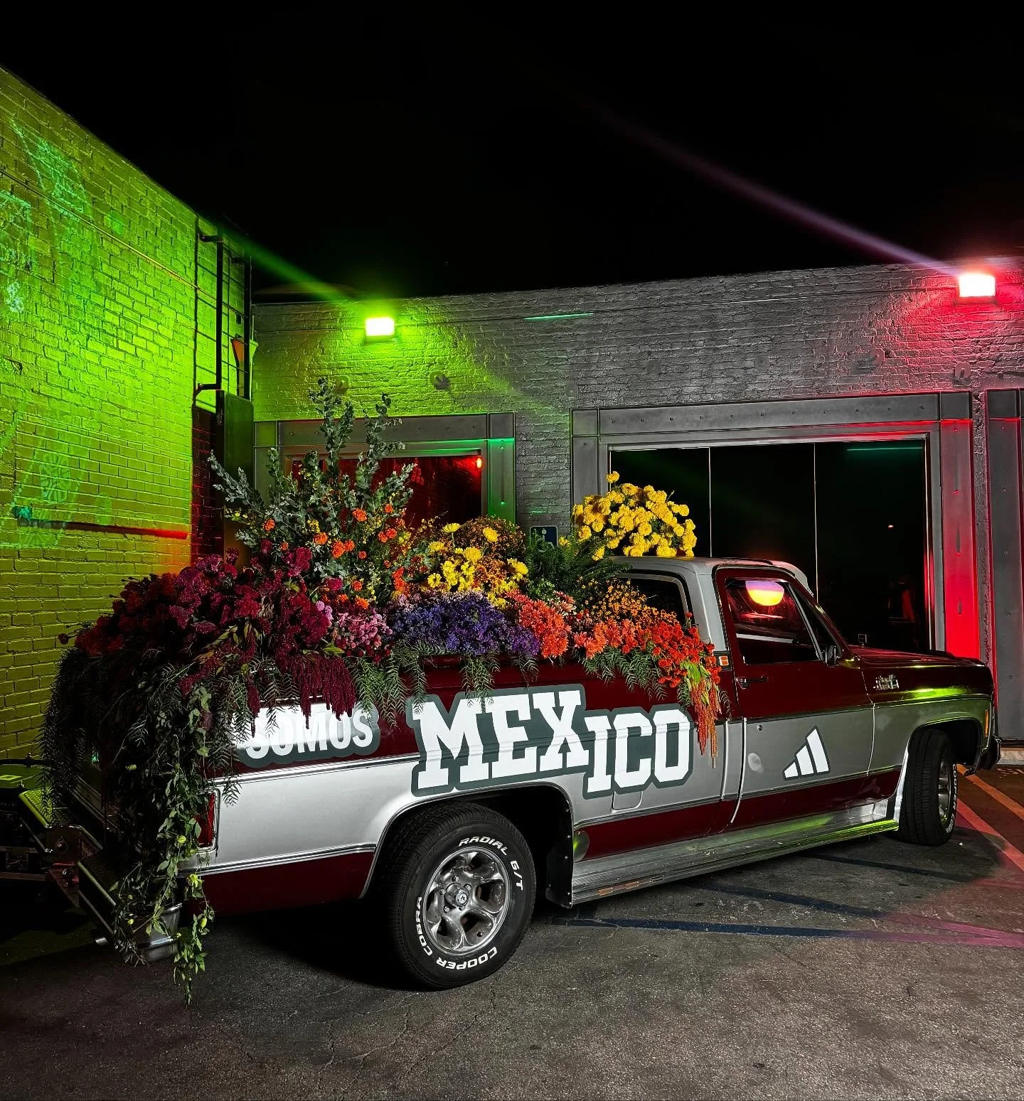 Somos Mexico 🇲🇽 Had the pleasure of creating for the beautiful @jen4romtheblock / @adidasus 🥀Thank you for having me and my team 🫶🏽 I love what you&rsquo;re doing for our culture. 💚🤍❤️⚽️ #floresparatodos