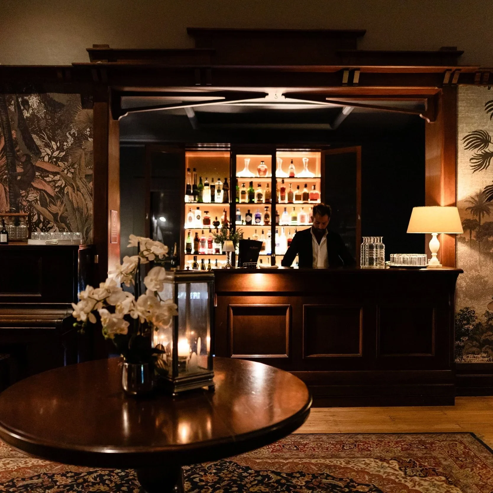 Solve a murder at the Robertson Hotel