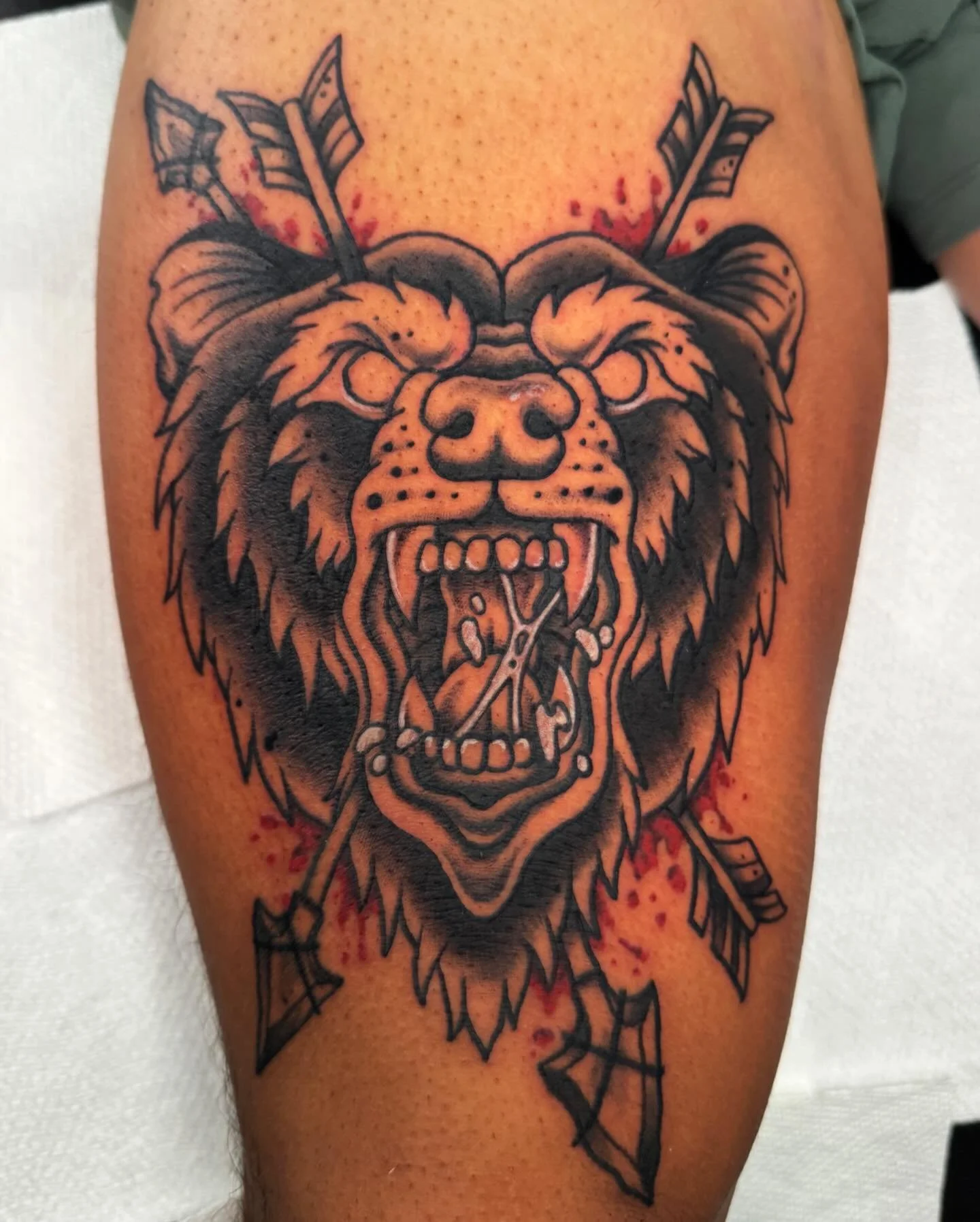 Big ol&rsquo; bear 🐻 
From an older-ish flash sheet. So glad I got to tattoo this one :)
I would love to do more like it! Or just more bears in general, cuz bears are fucking cool 😎
‼️Booking for Dec, Jan, &amp; Feb‼️
DM or EMAIL