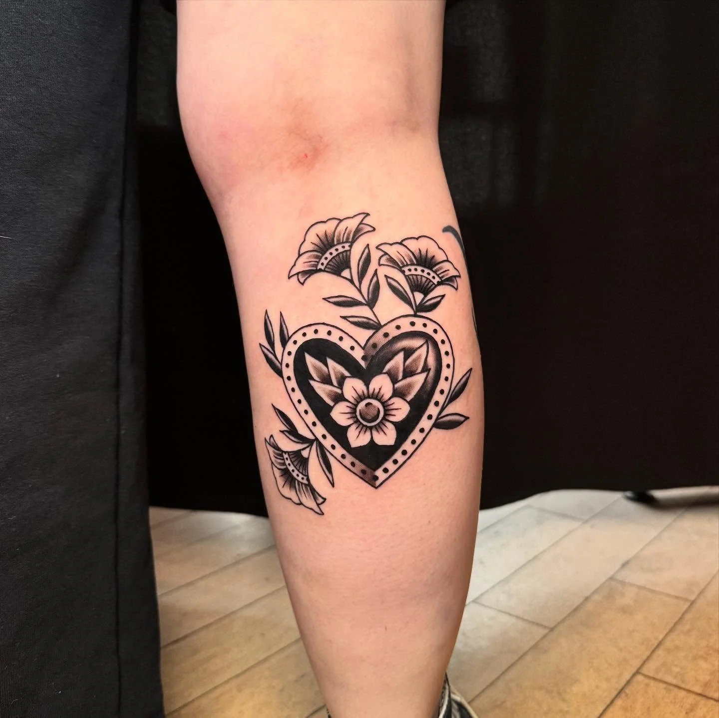 🖤 Black heart done at @darkheartchicago 😂
Done for Julia, thanks for getting this piece 🙏
Love doing darker traddy piece like this.
Would love to do more, especially with valentines day coming just around the corner. Come get the heart tattys in.
