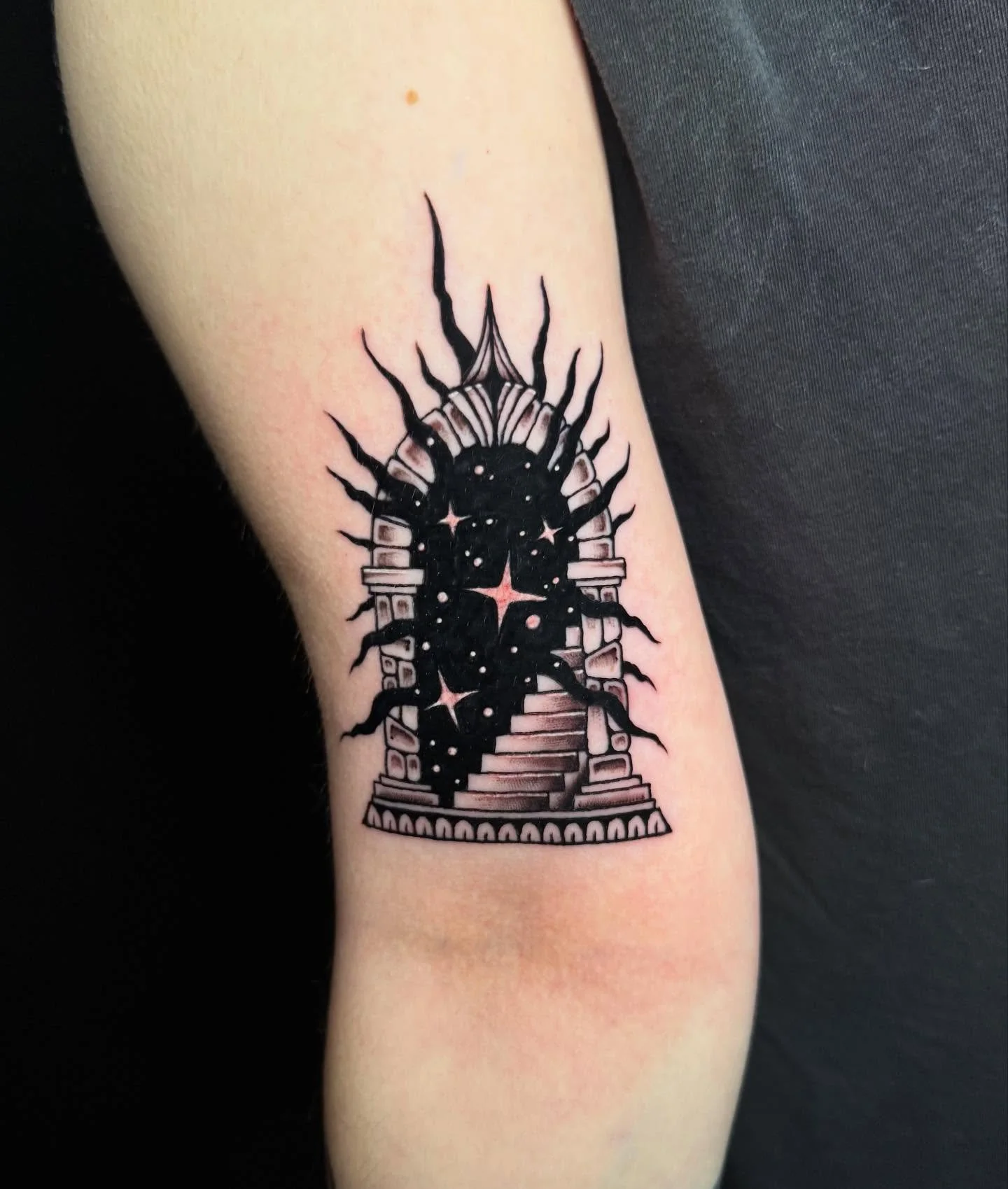 Love this unique twist on the classic portal tattoo. Thank you Julia for getting this done :)
&bull;
Booking March, April &amp; May
💥 DM or Email 💥