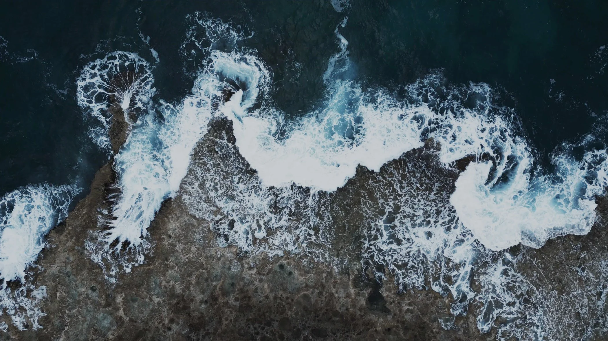 6045758_Waves-Top-Shot-Ocean-Sea_By_Jade_And_Jase_Artlist_4K.jpg