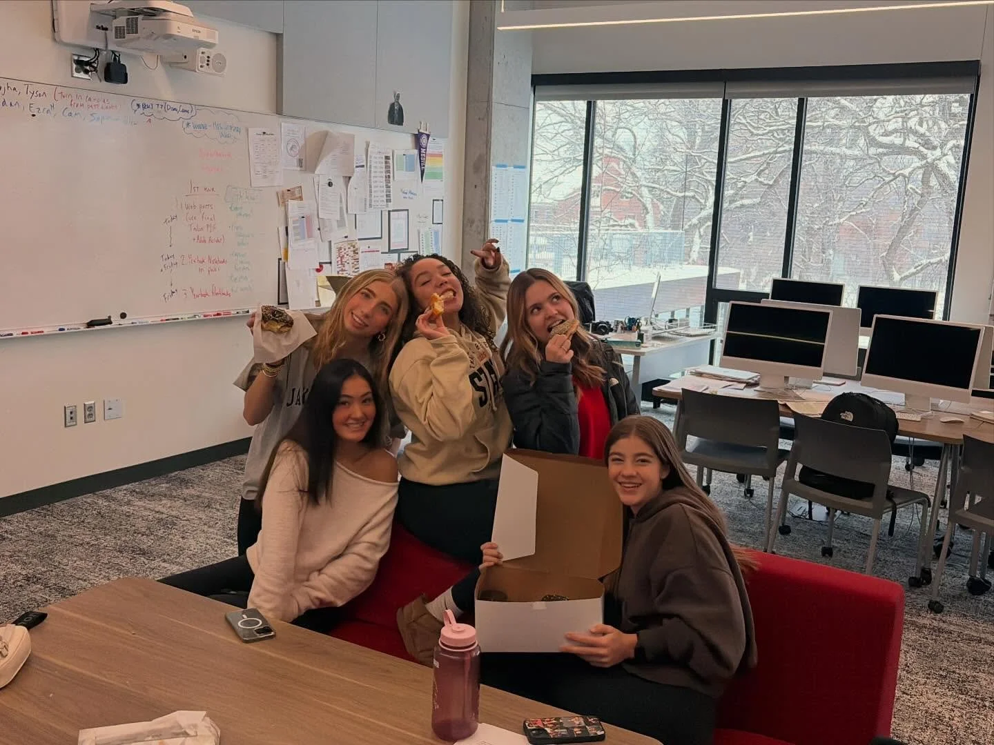 Issue 2 release day calls for donuts🫰🍩 #readthetalon