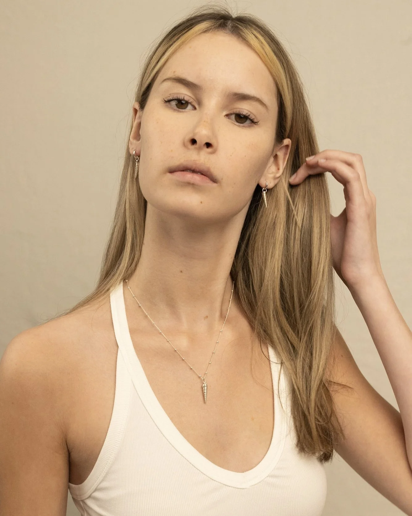 DEV26NEMI22 Ceto ~ shell pendant necklace SLV 2.jpg