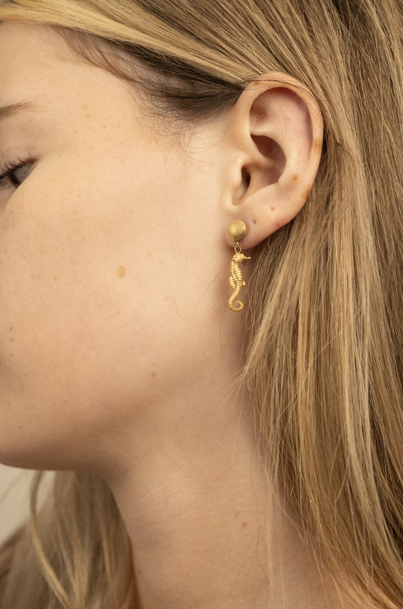 DEV26NEMI12 Isla ~ seahorse drops GLD 4.jpg