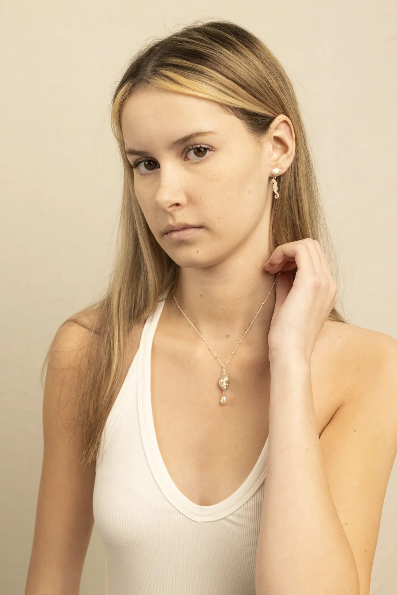 DEV26NEMI12 Isla ~ seahorse drops SLV 2.jpg